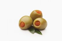Grüne Oliven gefüllt mit Pimentos — Stockfoto