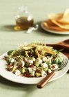 Cuori di insalata di palme su piatto bianco con forchetta — Foto stock