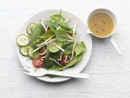 Spinach salad with sprouts — Stock Photo