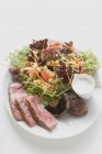 Steaksalat mit Champignons — Stockfoto