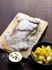 Cozido Peixe em crosta de sal — Fotografia de Stock
