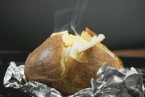 Steaming baked potato — Stock Photo