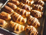 Frische Croissants auf dem Markt — Stockfoto