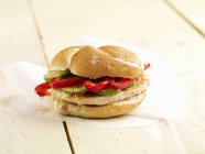 Closeup view of a chicken, pepper and cucumber roll — Stock Photo