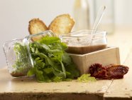 Інгредієнти для хлібного салату — стокове фото