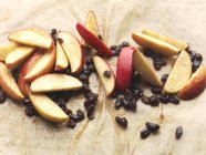 Apfel und Rosinen mit Honig — Stockfoto
