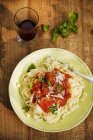 Pasta with fresh tomato sauce — Stock Photo