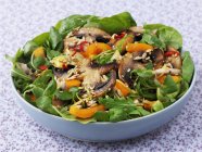 Closeup view of mushroom salad with peppers and sesame seeds — Stock Photo