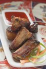 Costillas de cerdo fritas crujientes - foto de stock