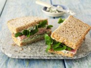 Sandwich au jambon avec cresson — Photo de stock