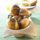 Rouleaux de pain aux graines de pavot — Photo de stock