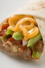 Burrito con formaggio e avocado — Foto stock