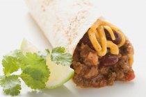 Burrito mit Chili con Carne — Stockfoto