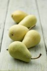 Peras amarillas maduras - foto de stock