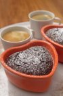 Mini-herzförmige Schokoladenkuchen — Stockfoto