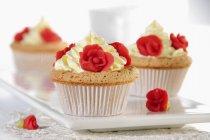 Cupcakes decorated with marzipan roses — Stock Photo