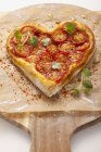 Pizza en forme de coeur — Photo de stock
