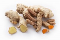 Fresh ginger and turmeric roots — Stock Photo
