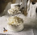 Bolo de casamento de chapéu branco — Fotografia de Stock