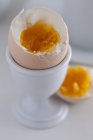 Uova sode parzialmente mangiate — Foto stock