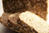 Нарезанный бутерброд с цельной мукой — стоковое фото