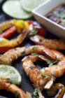 Grilled Shrimps with Limes — Stock Photo