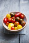 Colourful tomatoes in bowl — Stock Photo