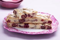 Closeup view of cherry traybake slices on plate — Stock Photo