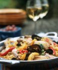Prato de arroz Paella com frutos do mar — Fotografia de Stock