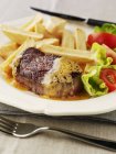 Beaf Steak mit Pommes — Stockfoto