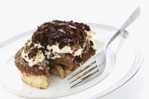 Closeup view of Banoffee pie and fork on white plate — Stock Photo