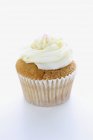 Cupcake mit Buttercreme belegt — Stockfoto