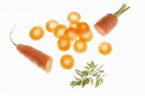 Zanahorias de naranja en rodajas - foto de stock