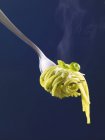 Spaghetti al pesto di basilico — Foto stock