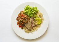 Tuna steak with salad — Stock Photo