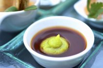 Sauce soja et wasabi — Photo de stock