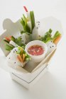 Rollos de papel de arroz con verduras - foto de stock