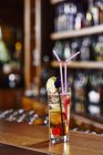 Cocktail in vetro al bar — Foto stock