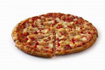 Pizza au poulet et au poivre rouge — Photo de stock