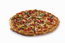 Pizza con verduras y hierbas - foto de stock
