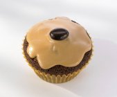 Muffin mit Kaffeebohnen — Stockfoto