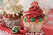 Dekorierte Cupcakes für Weihnachten — Stockfoto