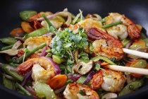 Stir-fried vegetables with king prawns — Stock Photo