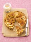 Tarta de manzana con canela - foto de stock