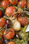 Fried cherry tomatoes with garlic and olives — Stock Photo