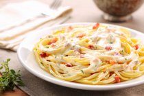 Spaghetti pasta carbonara - foto de stock