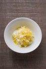 Gelbe Karotten mit Joghurt — Stockfoto