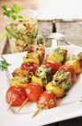 Salmon and vegetable skewers — Stock Photo