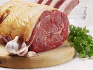 Raw Beef rib with garlic — Stock Photo