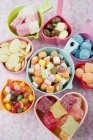 Süßigkeiten mit Gelees und Pralinen — Stockfoto
